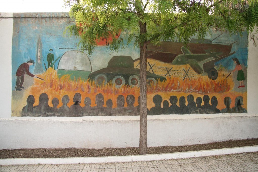 14.5.12@Marinaleda - murales on the walls of the town (2)
